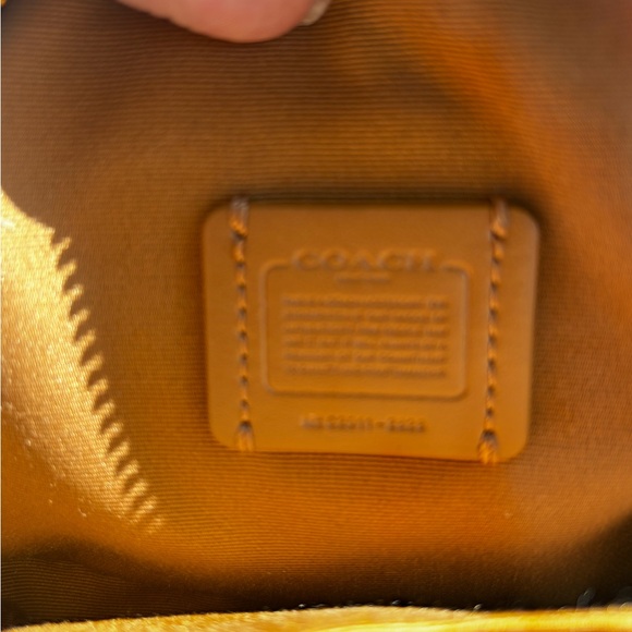 Coach Signature White leather Crossbody Bag - Picture 7 of 8